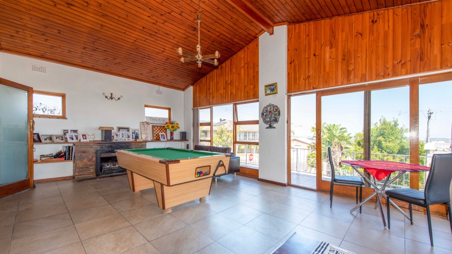 5 Bedroom Property for Sale in Avondale Western Cape